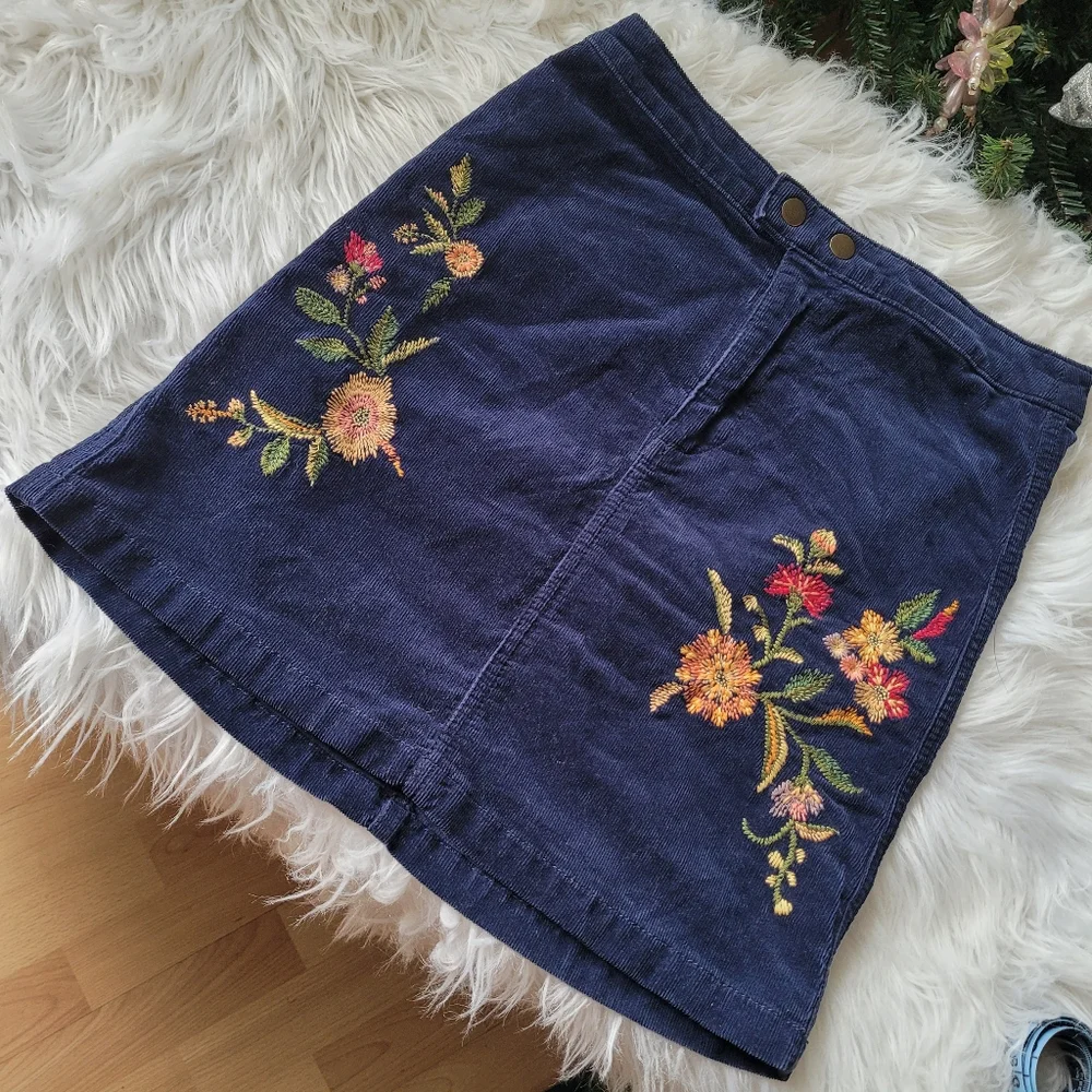 Floral embroidered corduroy skirt - Picture 2 of 9